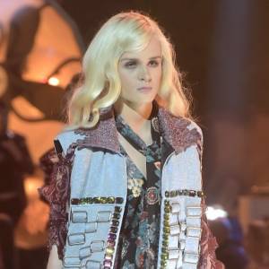 "Top Model". Transseksualna uczestniczka pozuje bez majtek. Odważne zdjęcie Kamili Warzechy