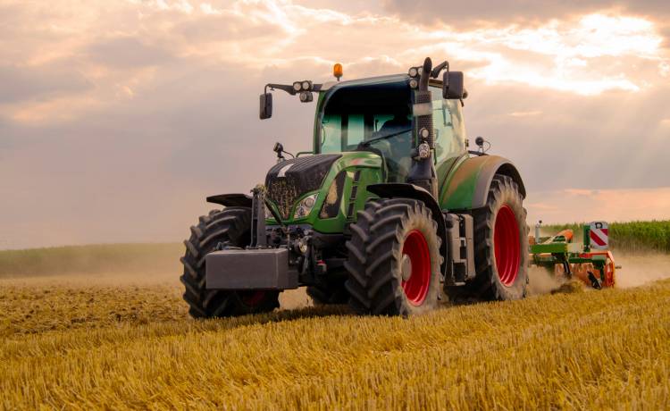 Wypadek na polu. Przygniótł go ciągnik. Co z rolnikiem?