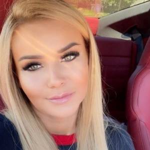 "Królowa życia" w skąpym bikini na wakacjach! Monika Chwajoł odważnie odsłania atuty. "Petarda!" [FOTO]