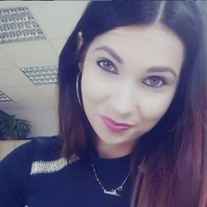 "Rolnik szuka żony". Diana śmiało odsłania biust! Głęboki dekolt zwraca uwagę