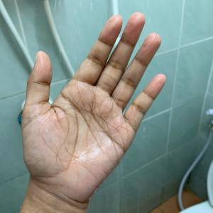 Chciał zmusić brata do ścięcia włosów na wesele. Sprawa skończyła się na policji