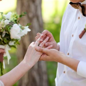 Kościół zakazał śpiewania wybranych piosenek podczas ślubów. Znamy listę utworów