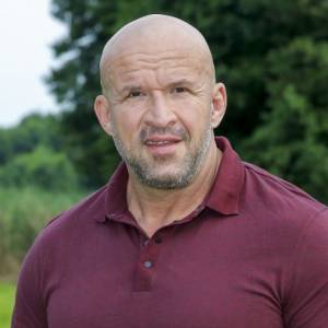 Tomasz Oświeciński na zdjęciu z nastoletnią córką. Maja postawiła na naprawdę mocny makijaż! [ZDJĘCIA]