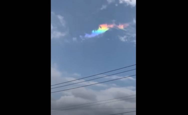 Ogniste chmury. Niezwykle rzadkie zjawisko pojawiło się na niebie! Jak powstaje?