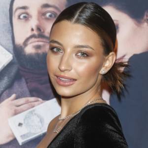 Julia Wieniawa zaszalała z fryzurami! Kolorowe peruki poszły w ruch. W komentarzach mowa o Michale Wiśniewskim 