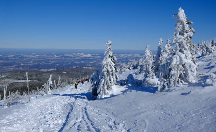 Stali nad krawędzią i robili zdjęcie. A mogło dojść do tragedii