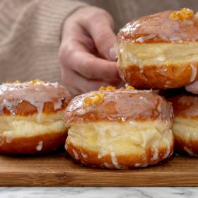 Tłusty czwartek. Na jakim tłuszczu smażyć pączki? Dietetyk zabrał głos