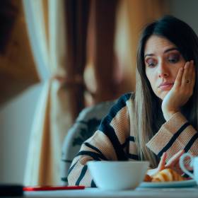 Wychodzisz z domu bez śniadania? Psychologia mówi, o czym to świadczy