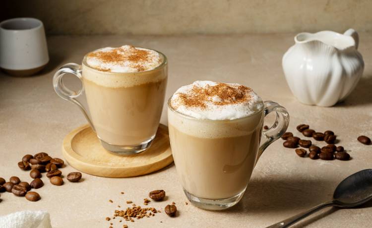 Kolor roku Pantone 2025 - mocha mousse, fot. Erhan Inga/Shutterstock