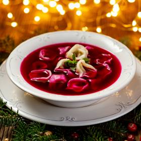 Plama z barszczu? Dzięki tym trikom ją usuniesz