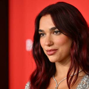 Dua Lipa i jej historia miłosna podbijają internet! Tak gwiazda poznała narzeczonego