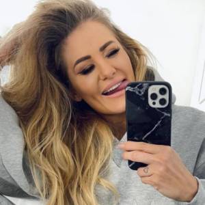 Ewa Mrozowska z "Gogglebox" w skórzanej stylizacji. "Seksownie, kobieta ogień" - piszą internauci