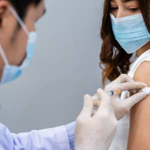 Zaszczepiono nimi 200 osób. Podano przeterminowane szczepionki przeciwko Covid-19 