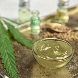 Wymyślił "cudowny balsam" chroniący przed 5G. Zarobił miliony