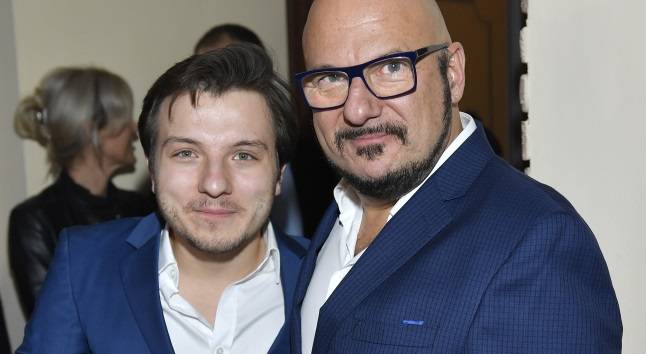 Piotr Gąsowski o udziale syna w programie "Twoja Twarz Brzmi Znajomo". Tak aktor odpiera hejt!                                                                                              