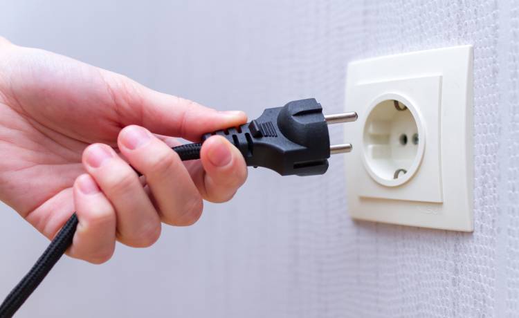 Za prąd zapłacimy o 800 złotych więcej?! Co jest przyczyną możliwego wzrostu cen?