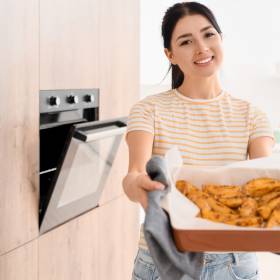 Dlaczego ludzie gotują ziemniaki przed pieczeniem? Nie wszyscy znają ten trik