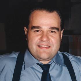 Pamiętacie kultową „Pieśń strudzonego renifera” z „Miodowych lat”? Cezary Żak po latach ujawnił prawdę