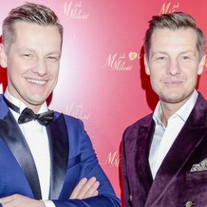 Pocałunek Pawła i Kingi w "M jak Miłość"! Czy żona Piotra przyjmie przeprosiny Zduńskiego? [WIDEO]