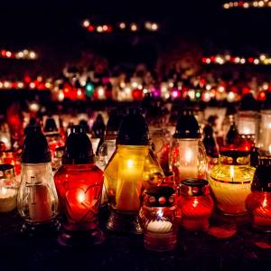 Cmentarze we Wszystkich Świętych. 1 listopadada pozostaną otwarte czy zamknięte? Jest deklaracja ministra zdrowia