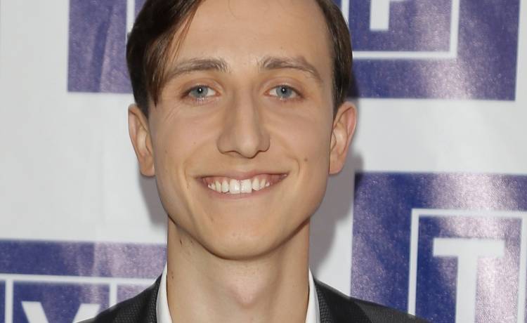 W "M jak miłość" gra księdza. Jego żona też występuje w hicie TVP! Paweł Janyst z partnerką 