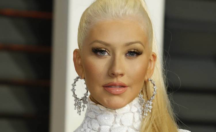 Prowokatorka! Christina Aguilera topless! Niecenzuralne kadry opanowały sieć [18+ FOTO] 