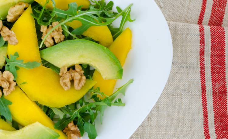 Sałatka z mango i awokado. Szybki i prosty przepis!