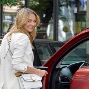 Małgorzata Socha w bajecznej sukni ślubnej. Fani: "Marzenie w takiej stanąć przed ołtarzem"