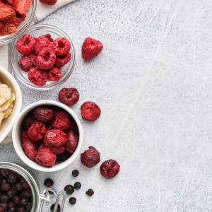 Liofilizowane owoce zamiast chipsów? Sprawdzamy, dlaczego warto po nie sięgać!