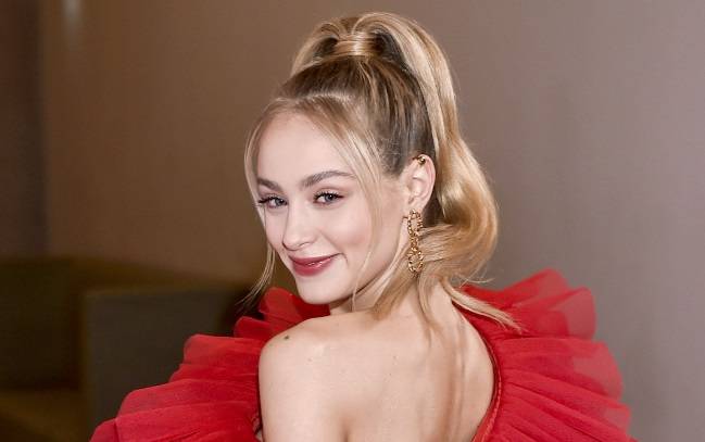 Wiktoria Gąsiewska odsłania wyrzeźbiony brzuch. Aktorka pokazała zdjęcie prosto z treningu!            