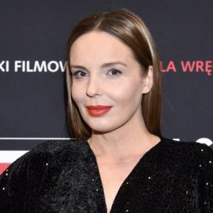 Opalona Agnieszka Włodarczyk pozdrawia z rajskich wakacji. Aktorka odsłoniła sporo ciała! [ZDJĘCIE]