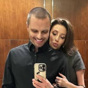 "Brzydka jak noc". Internautka skrytykowała partnerkę Hakiela. Jest odpowiedź!