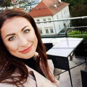 Justyna Kowalczyk na nowym zdjęciu z synem. Maluch przy piersi biegaczki to rozbrajający widok! [ZDJĘCIE]