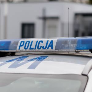 Horror na urodzinach. Solenizantka rzuciła się na męża z młotkiem kuchennym