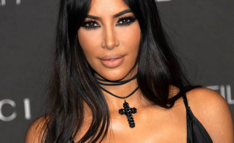 Kim Kardashian niemal nago. Zdjęcie z papugą rozgrzało fanów celebrytki!