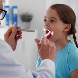 Szpital pokazuje, co wyciągnięto z żołądków dzieci. W nietypowej kolekcji monety, baterie i wiele więcej... [FOTO]