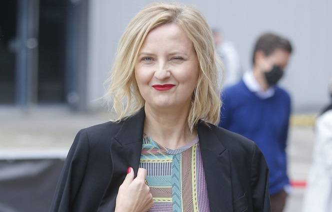 Iza Kuna w szlafroku! 52-letnia aktorka pokazała się bez grama makijażu [FOTO]