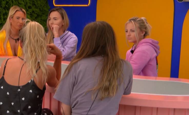 "Love Island 7". Ola pokłóciła się z Alicją. Widzowie bez litości dla drugiej Islanderki: "pokazała swoją drugą twarz"